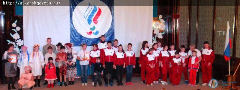 В беге с песнями и танцами аткарская команда ДЮСАШ «РиФ» стала второй среди 15 команд области (ФОТО)