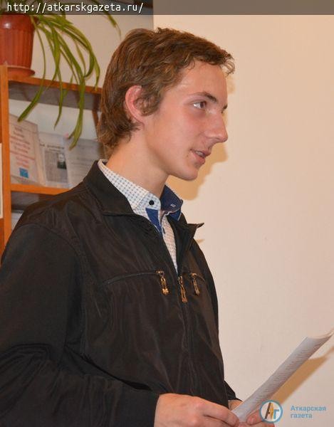 В библиотеке читали стихи аткарского знаменосца (ФОТО)