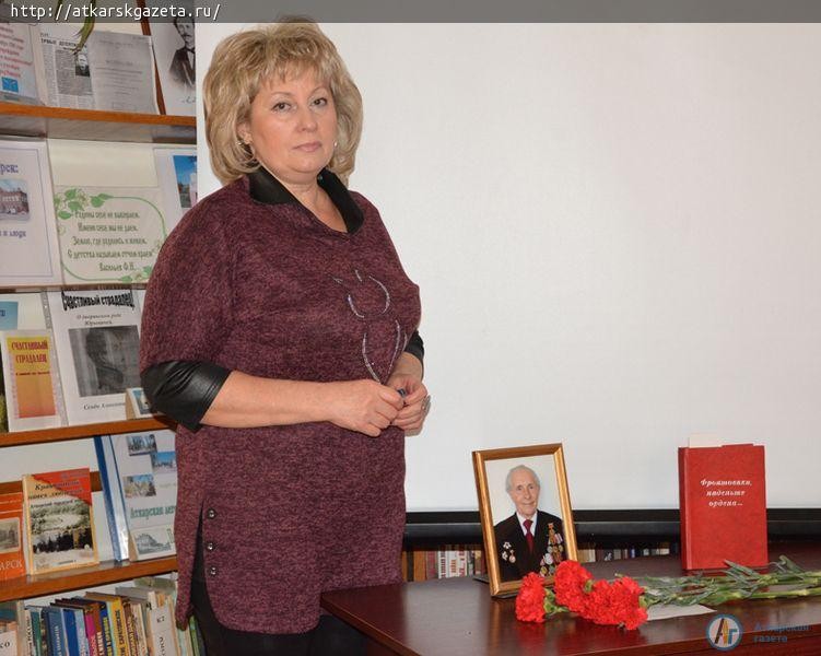 В библиотеке читали стихи аткарского знаменосца (ФОТО)