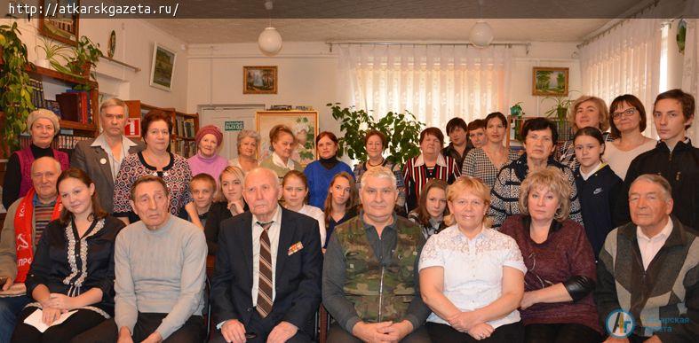 В библиотеке читали стихи аткарского знаменосца (ФОТО)