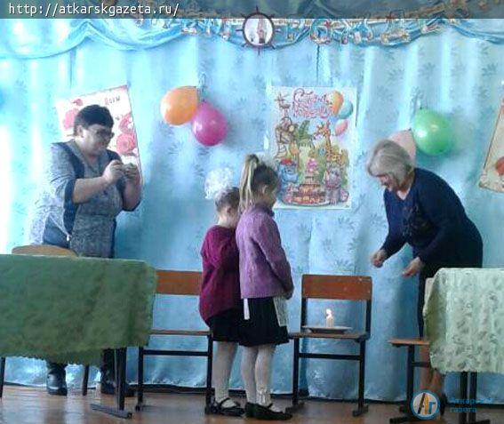 В честь юбилея школы торжественно горели семь свечей (ФОТО)
