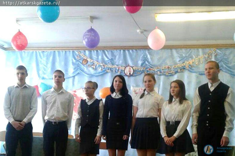 В честь юбилея школы торжественно горели семь свечей (ФОТО)