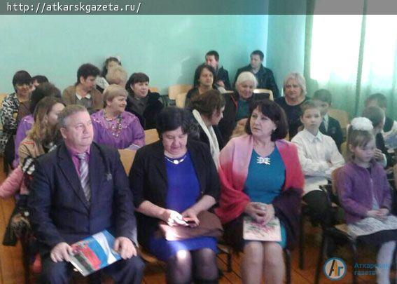 В честь юбилея школы торжественно горели семь свечей (ФОТО)