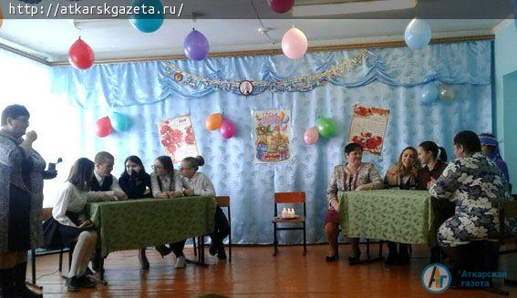 В честь юбилея школы торжественно горели семь свечей (ФОТО)