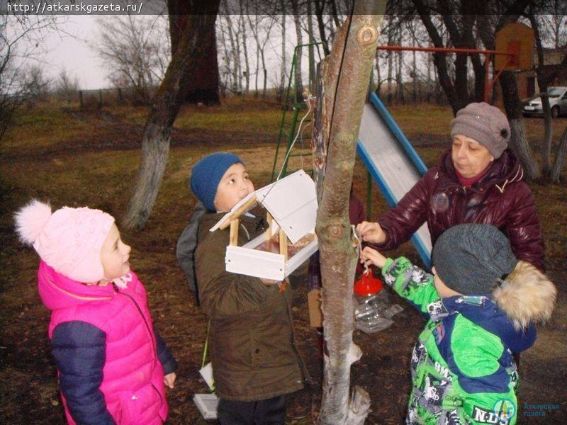 В Даниловке первоклассники открыли птичью столовую (ФОТО)