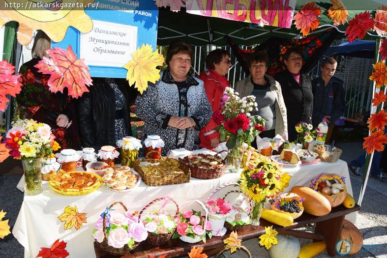 В День города аткарчане отведали деревенских разносолов (ФОТО)