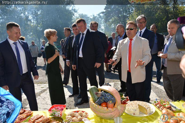 В День города аткарчане отведали деревенских разносолов (ФОТО)