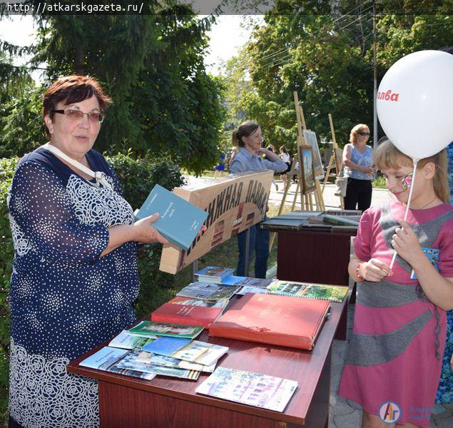В День города аткарчане познакомились с книжными раритетами (ФОТО)