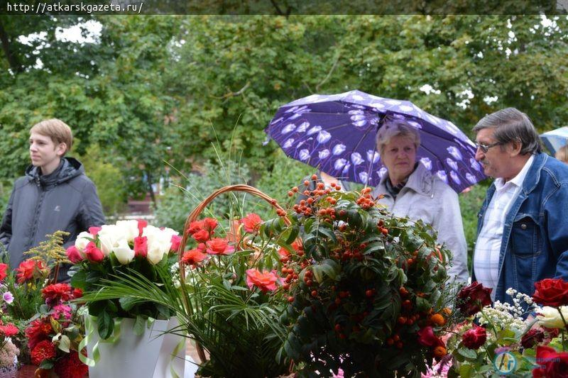 В День города выставку «Аткарские розы» посетило более тысячи аткарчан (ФОТО)