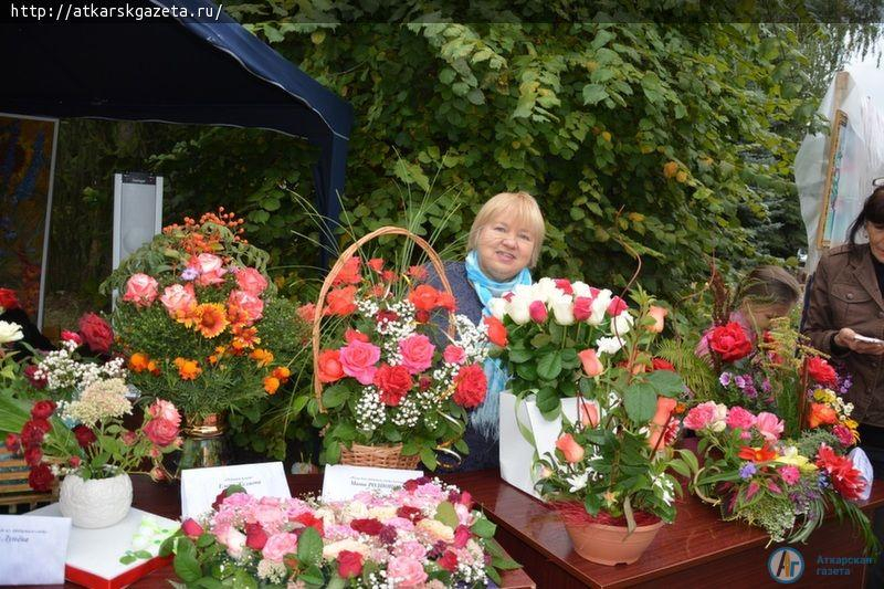 В День города выставку «Аткарские розы» посетило более тысячи аткарчан (ФОТО)