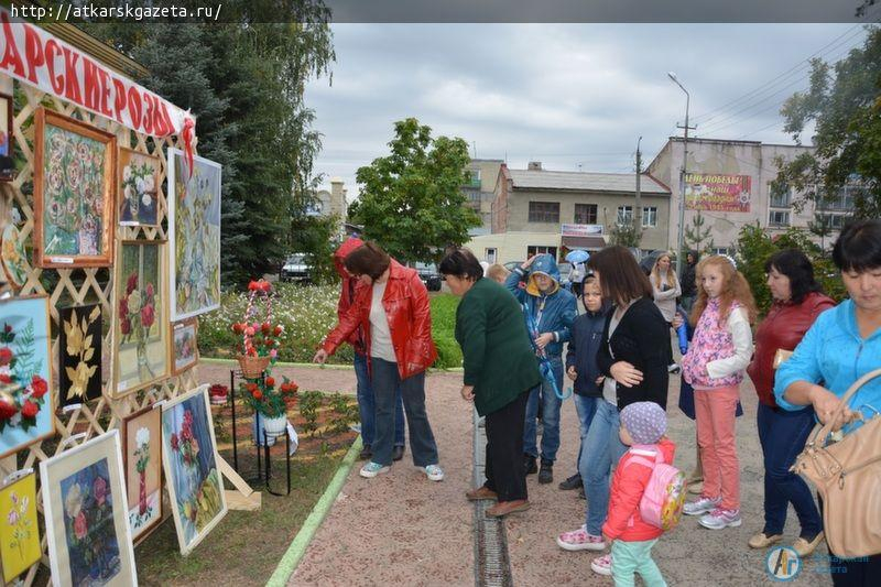 В День города выставку «Аткарские розы» посетило более тысячи аткарчан (ФОТО)
