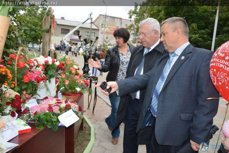В День города выставку «Аткарские розы» посетило более тысячи аткарчан (ФОТО)