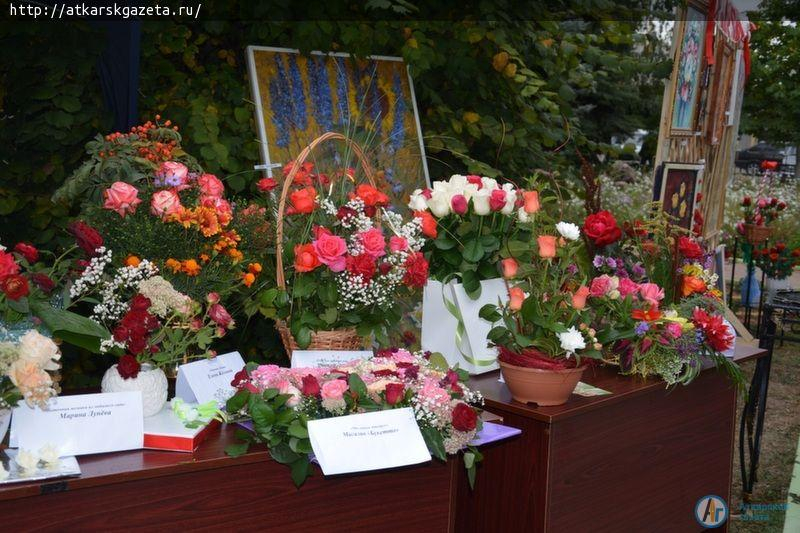 В День города выставку «Аткарские розы» посетило более тысячи аткарчан (ФОТО)