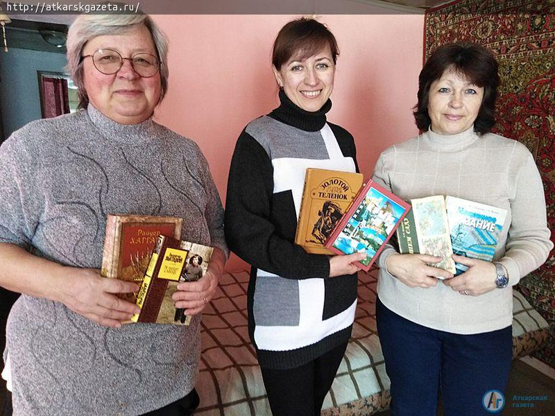 В день книгодарения сельчане подарили библиотеке 23 книги