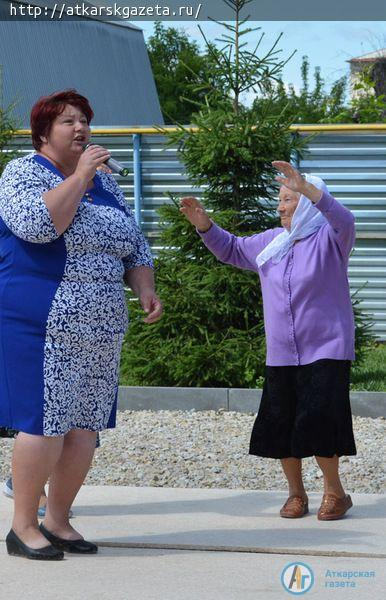 В день престольного праздника  во дворе  Петропавловского храма играла музыка и веселился народ (ФОТО)