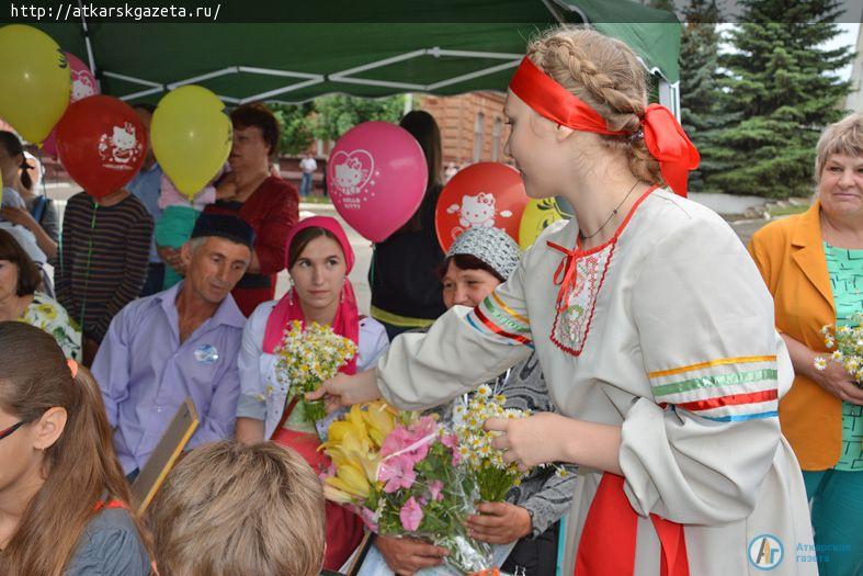 В День семьи, любви и верности чествовали лучшие семьи района (ФОТО)