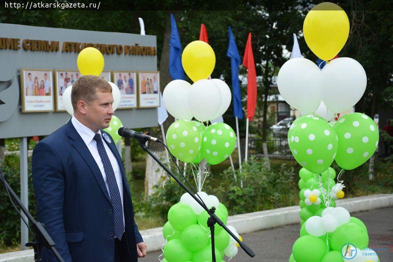 В День семьи, любви и верности чествовали лучшие семьи района (ФОТО)