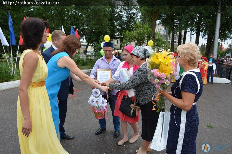 В День семьи, любви и верности чествовали лучшие семьи района (ФОТО)