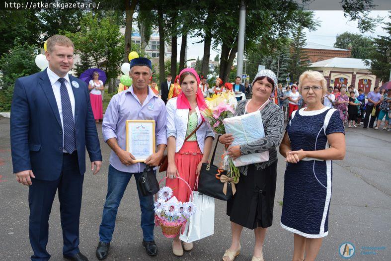 В День семьи, любви и верности чествовали лучшие семьи района (ФОТО)
