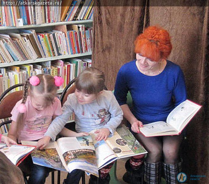 В детской библиотеке День кукольника отметили театральным представлением