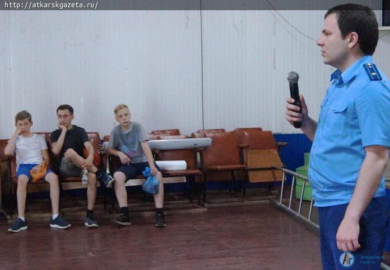 В детском лагере отдыха обсудили истоки терроризма