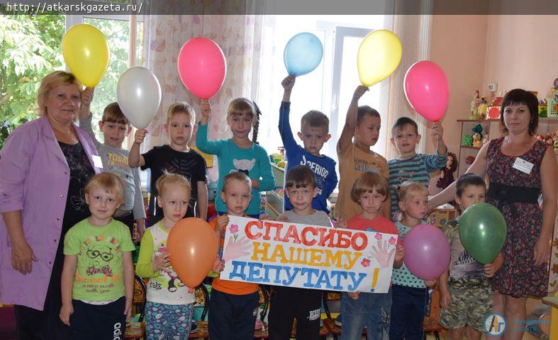 В детском саду «Яблочко» установили 8 новых больших окон