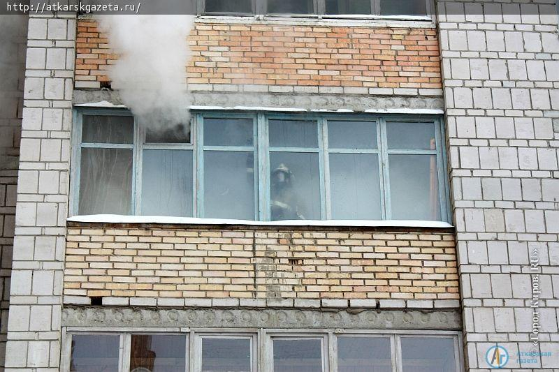 В дымящейся квартире на улице Серова нашли труп 43-летнего мужчины