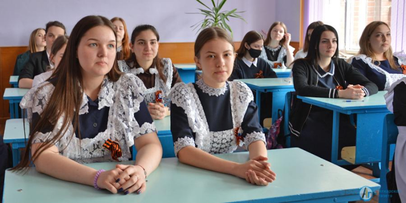 400 аткарских школьников написали «Диктант Победы»