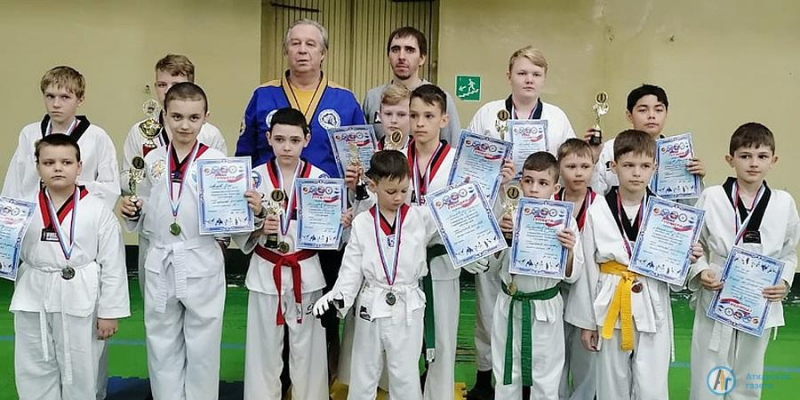 8 школьников из Аткарска стали чемпионами Первенства России