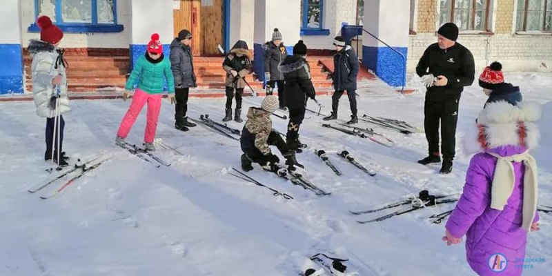 АГРО-СОЮЗ подарил школьникам Сазоново и Петрово спортивный инвентарь