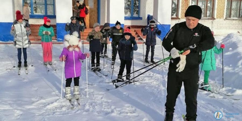 АГРО-СОЮЗ подарил школьникам Сазоново и Петрово спортивный инвентарь