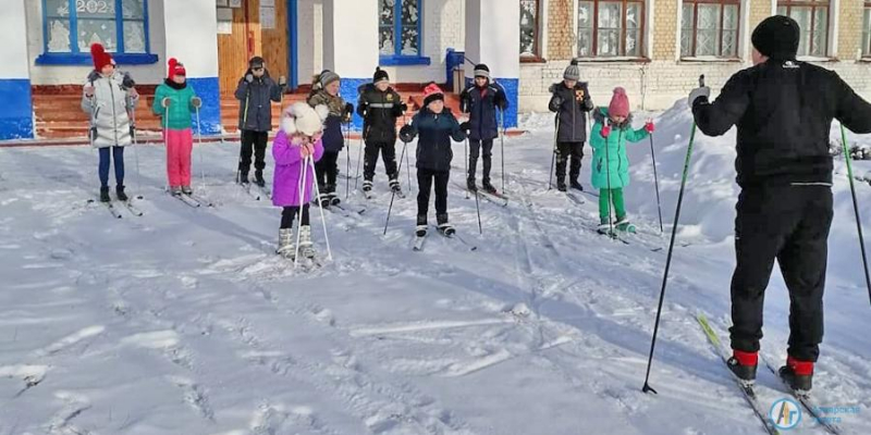 АГРО-СОЮЗ подарил школьникам Сазоново и Петрово спортивный инвентарь