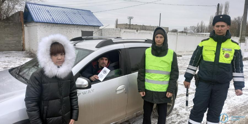 Активисты школы №1 призвали водителей соблюдать Правила 