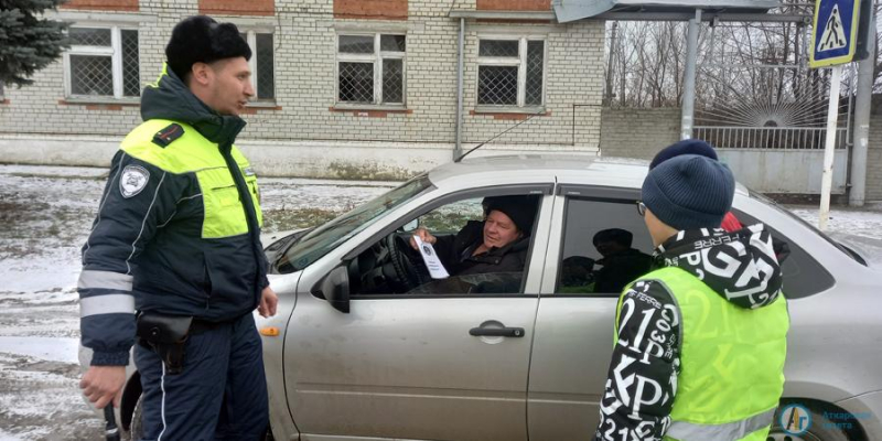 Активисты школы №1 призвали водителей соблюдать Правила 