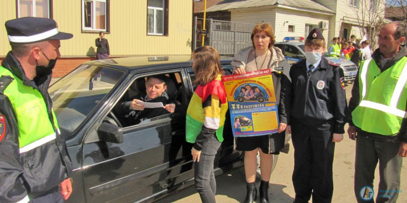 Активные родители призвали водителей беречь юных пассажиров 