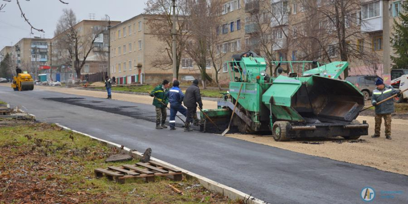 Асфальтирование «КЛАССной улицы» планируют завершить во вторник 