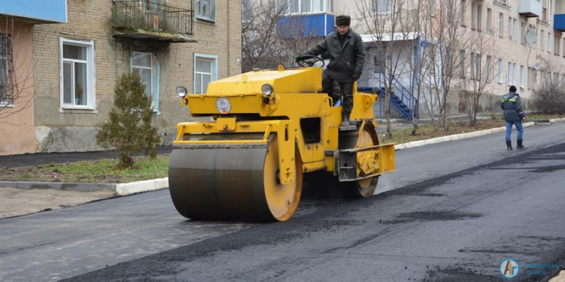 Асфальтирование «КЛАССной улицы» планируют завершить во вторник 