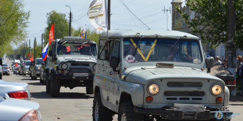 Аткарская молодежь отметила День Победы автопробегом