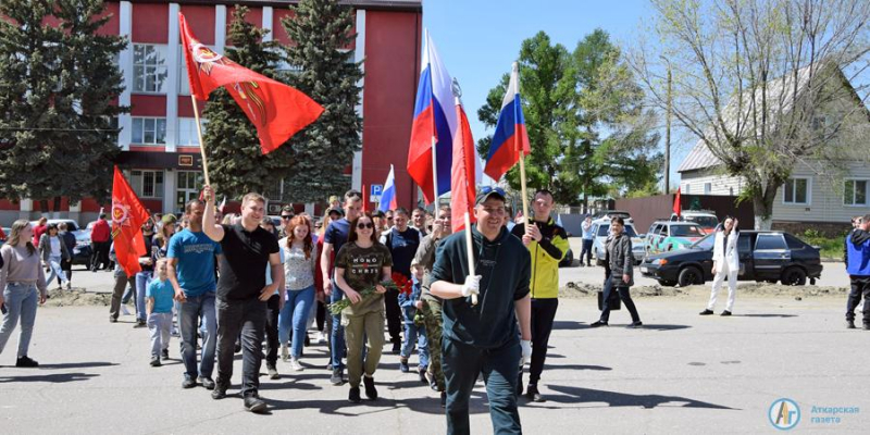 Аткарская молодежь отметила День Победы автопробегом