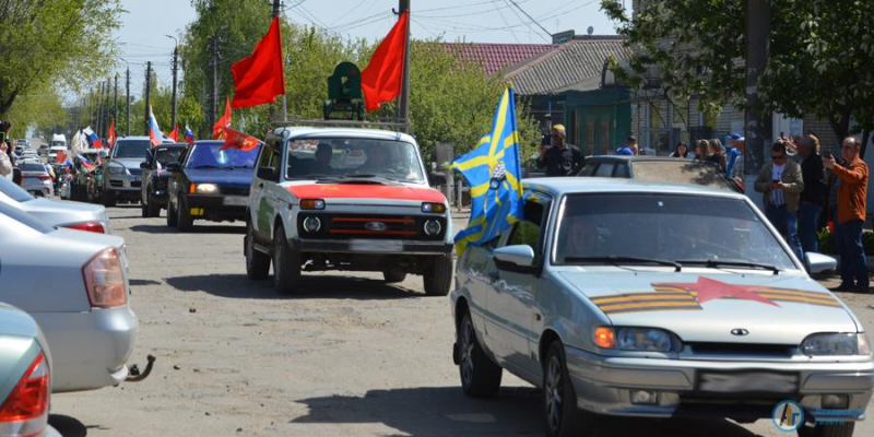 Аткарская молодежь отметила День Победы автопробегом