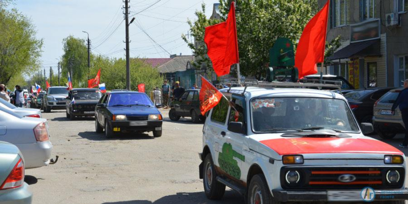 Аткарская молодежь отметила День Победы автопробегом