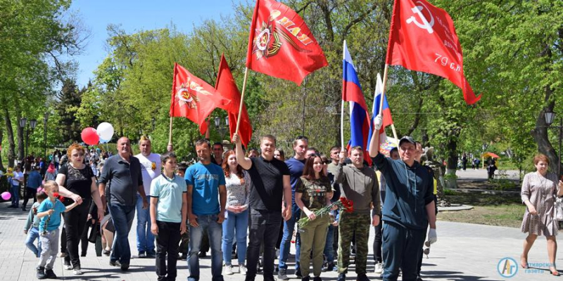 Аткарская молодежь отметила День Победы автопробегом