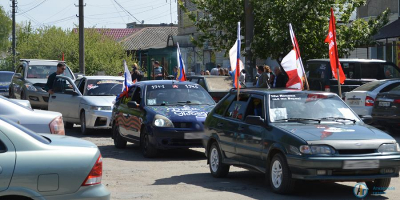 Аткарская молодежь отметила День Победы автопробегом