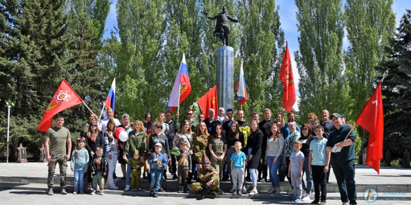 Аткарская молодежь отметила День Победы автопробегом