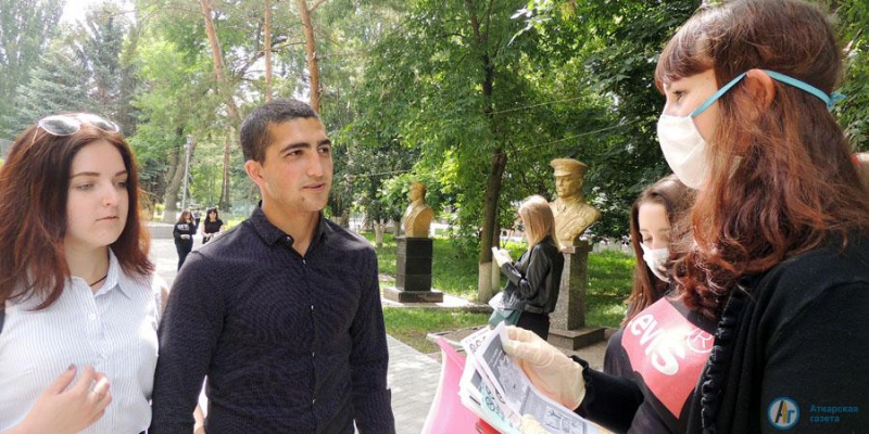Аткарская молодежь провела в парке антинаркотическую акцию
