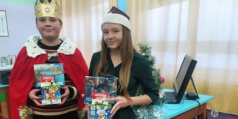 Аткарские аграрии обеспечили сельских детей новогодними подарками
