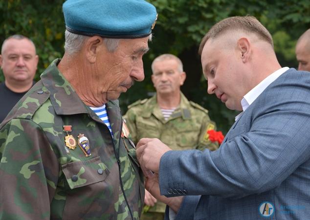 Аткарские десантники отмечают 90-летие ВДВ
