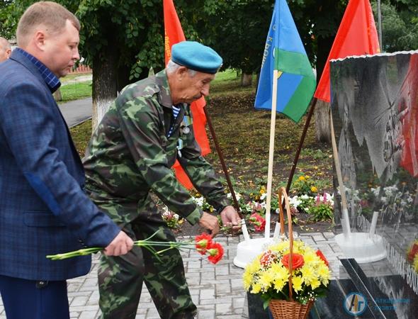 Аткарские десантники отмечают 90-летие ВДВ