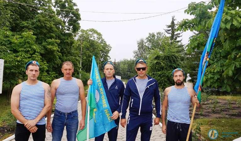 Аткарские десантники отмечают 90-летие ВДВ