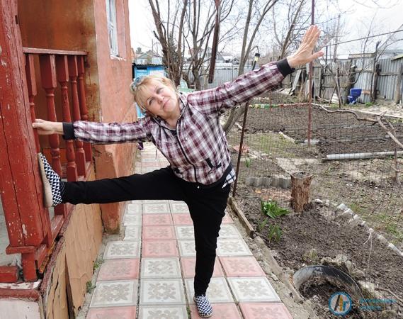 Аткарские пенсионеры противопоставили коронавирусу зарядку